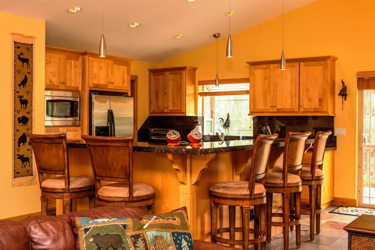 5-Star Luxury Tahoe Cabin! Great Location! Pool Table!Darts! Poker! Ping Pong! Games! South Lake Tahoe Exterior photo